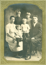 George & Opal Mason Family: Standing Hazel and Lnora; seated Opal holding (probably) Marion, Vivian, George; about 1925